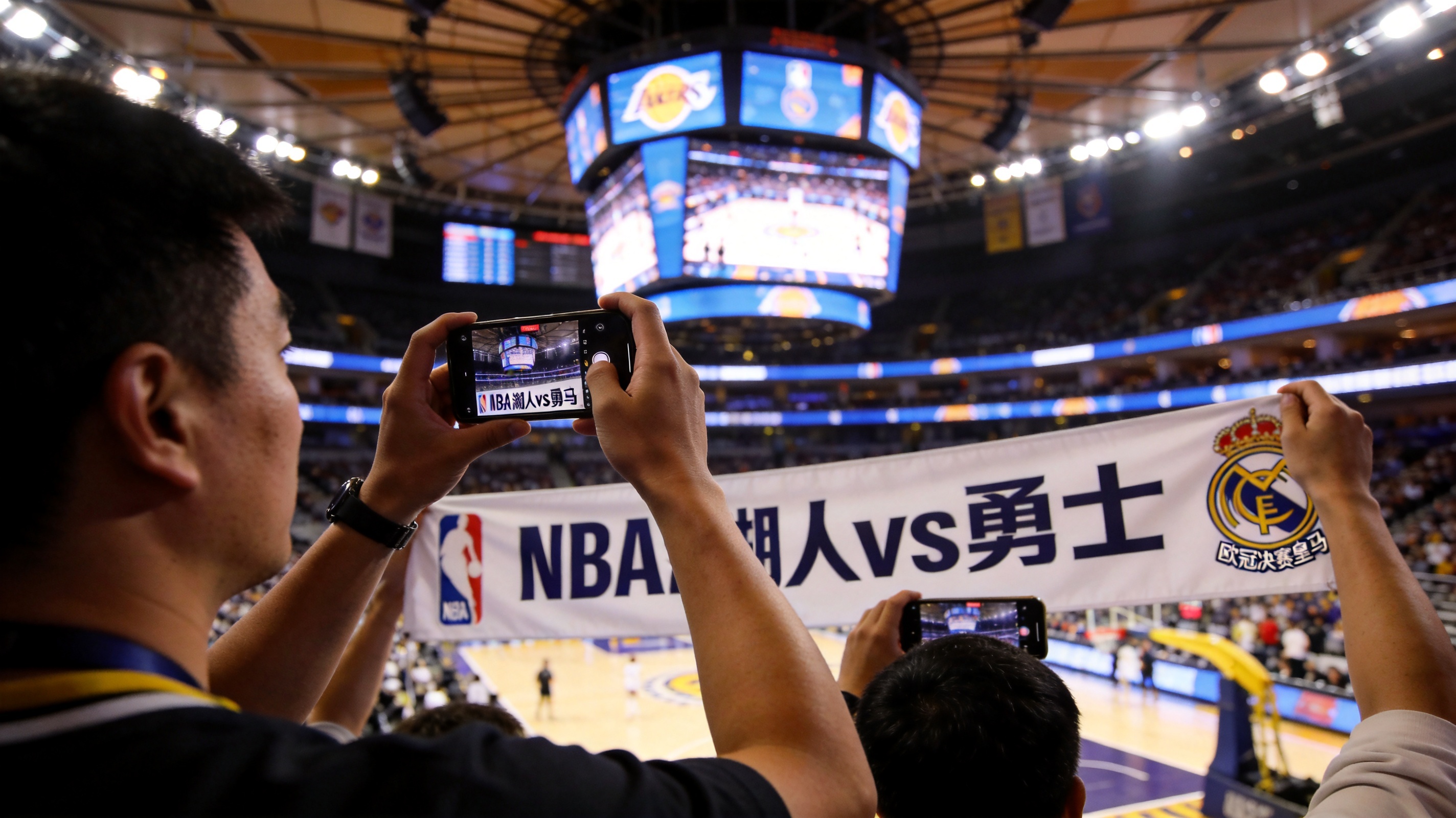 NBA湖人vs勇士直播